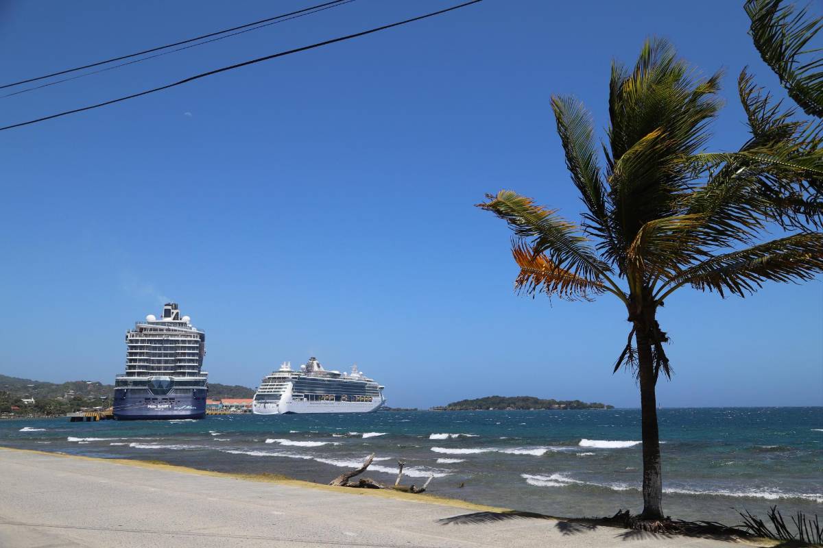 Roatán se mueve entre gigantescos cruceros, turismo de aventura y hermosas mujeres