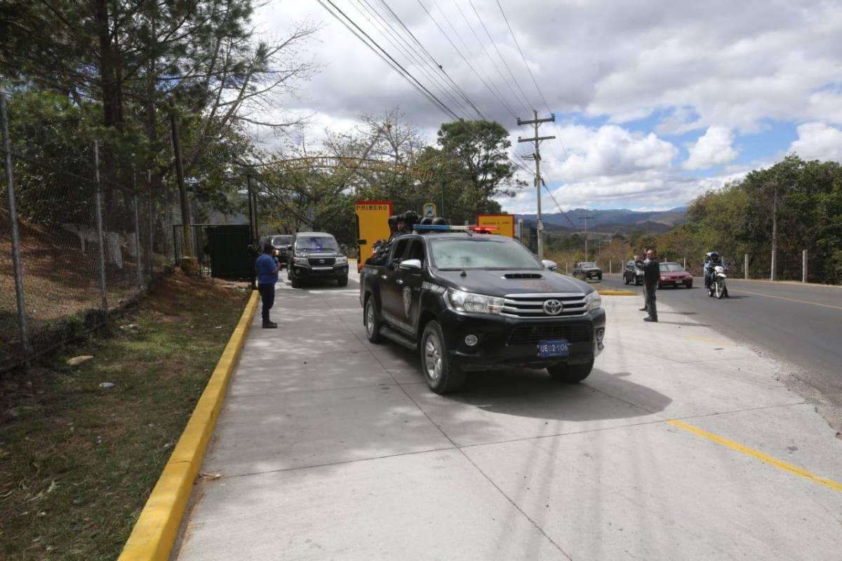 El despliegue policial durante la extradición de Arnaldo Urbina.