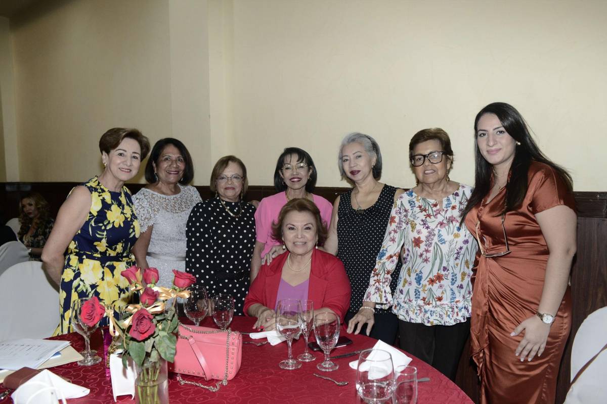 Club de Damas Internacionales celebra con homenaje el mes de las madres