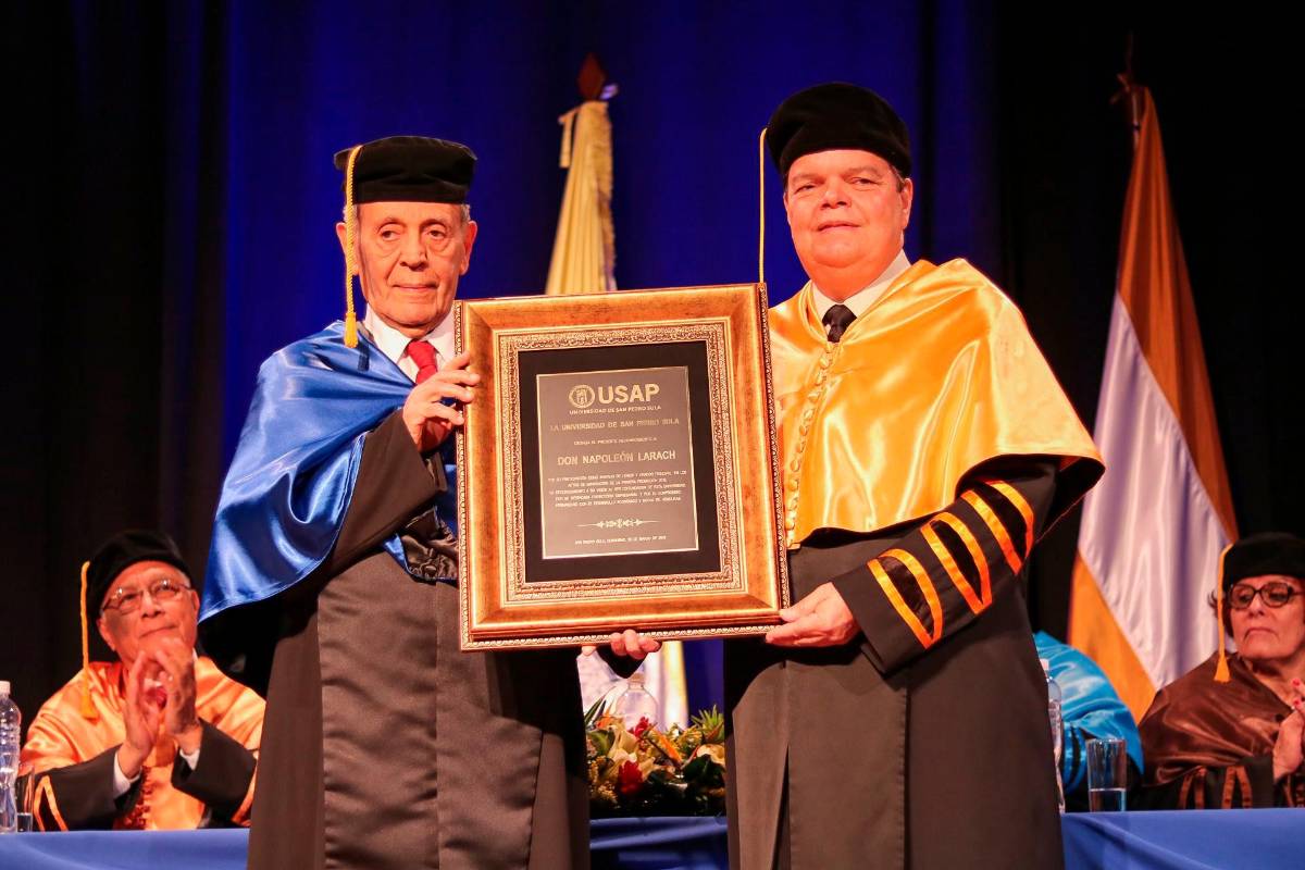 Muere don Napoleón Larach,