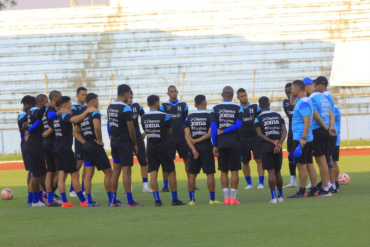 Honduras realizó este lunes su último entrenamiento en San Pedro Sula ya que este martes parte rumbo a EUA.