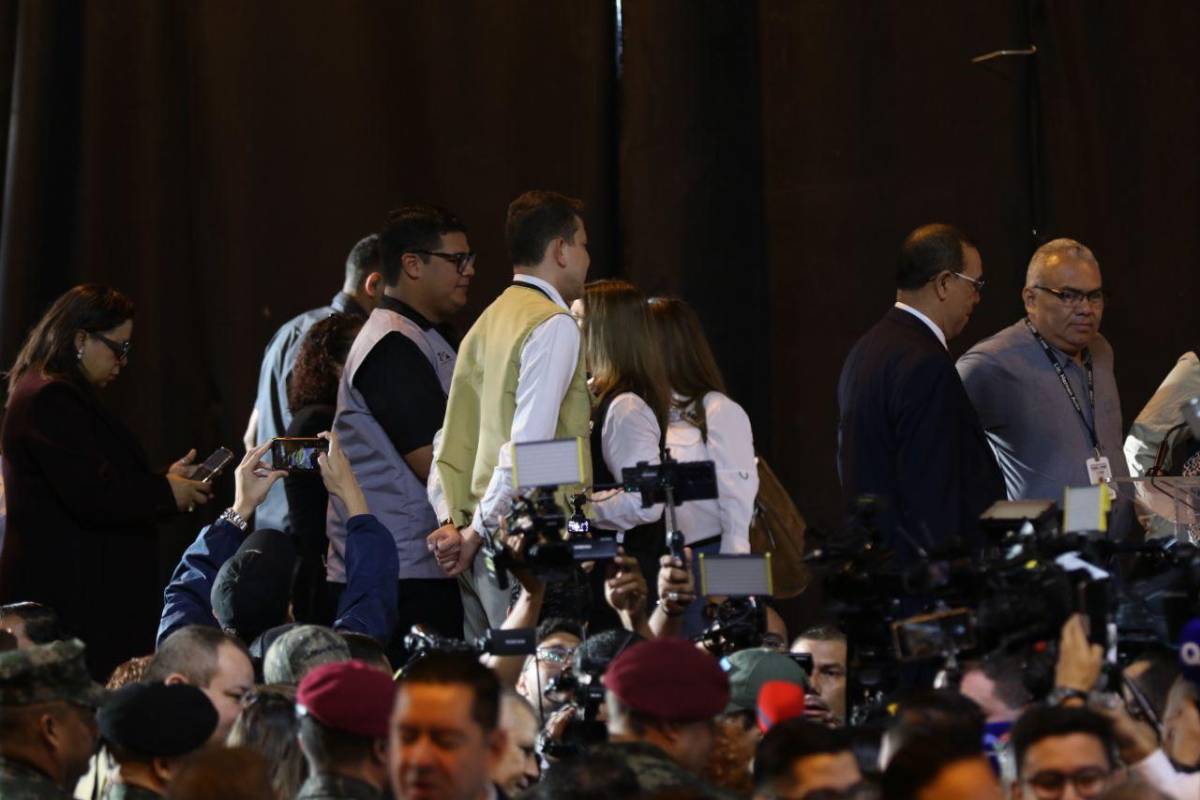 Así votaron los consejeros del CNE en medio de tensiones y fallas técnicas