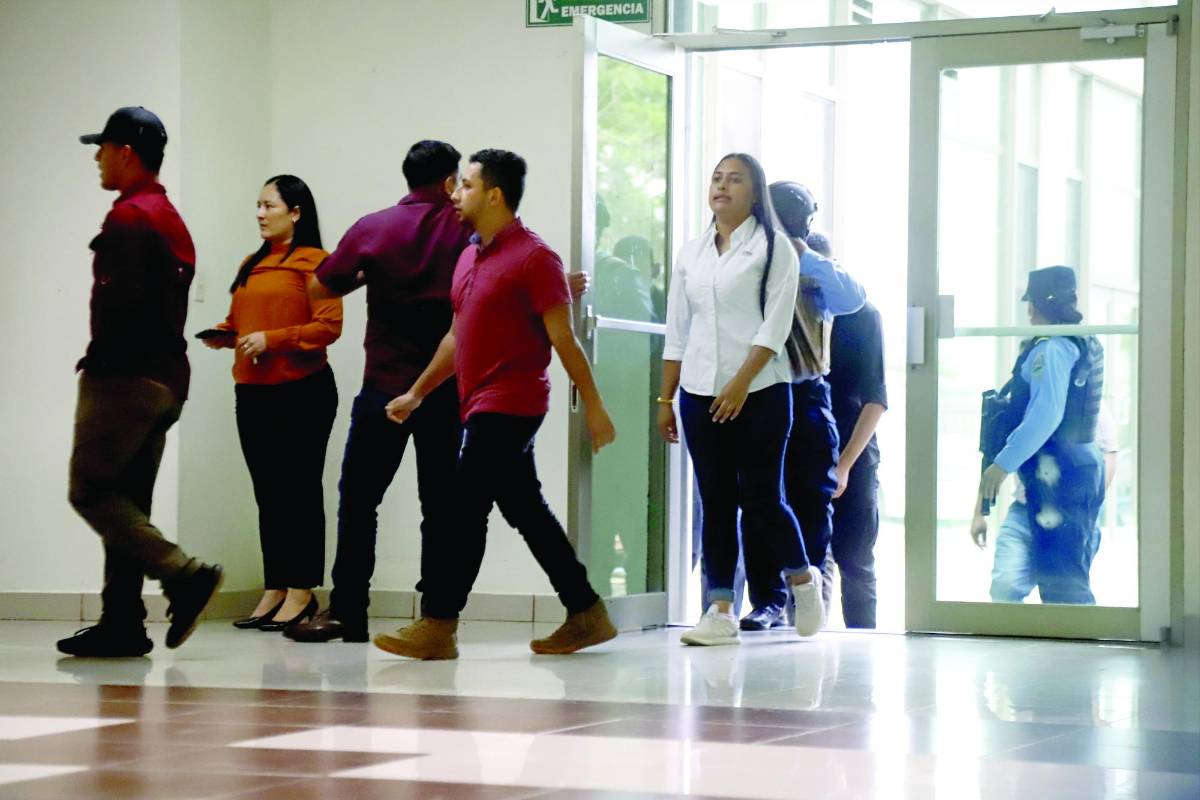 Presos quedan cuatro agentes acusados de colocar pruebas falsas