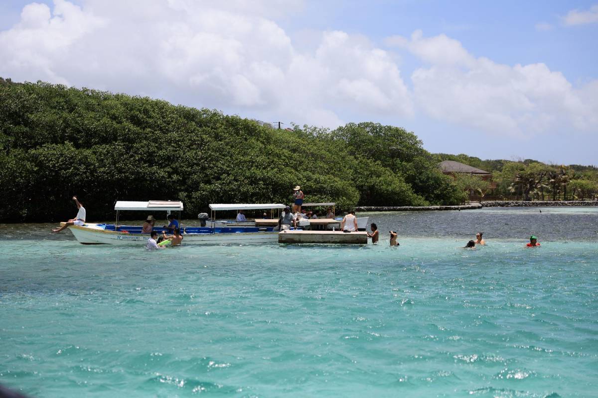 Hotel Media Luna: un lugar que cautiva con su belleza en las playas de Roatán