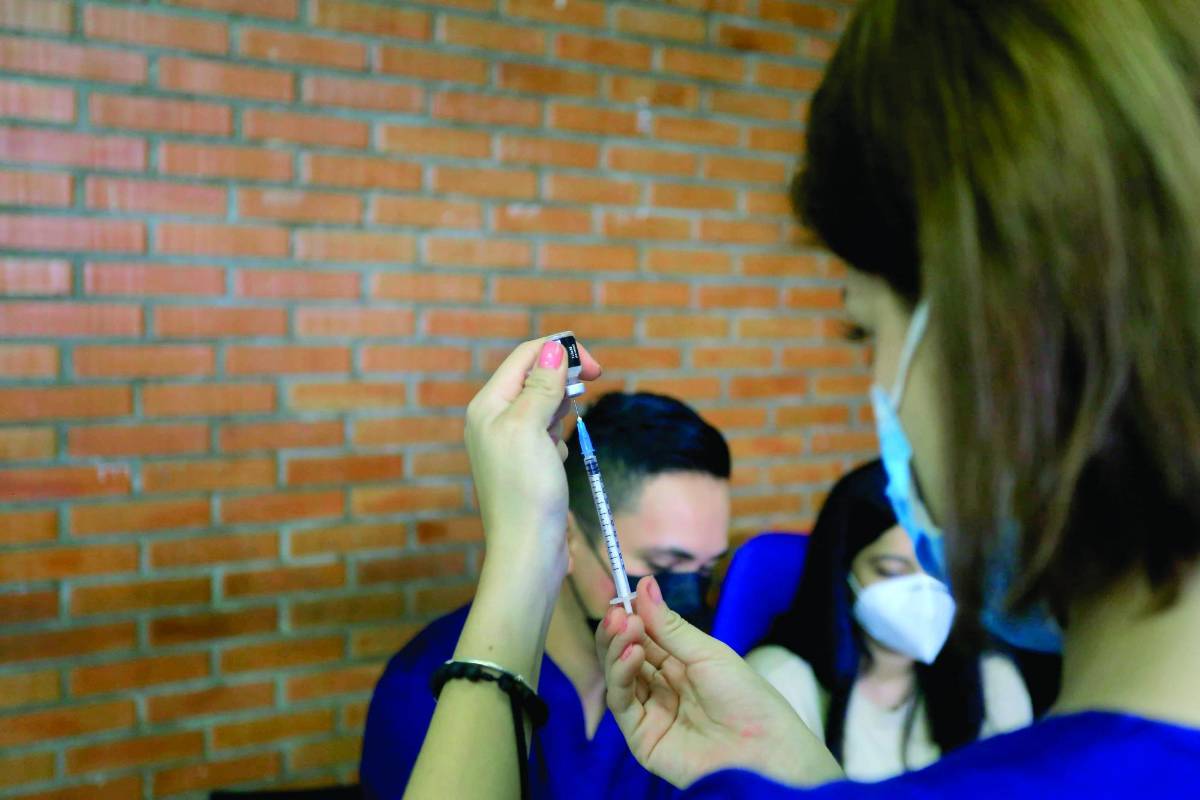 La vacunación ha desplazado a múltiples comitivas integradas por personal de salud a través del país.