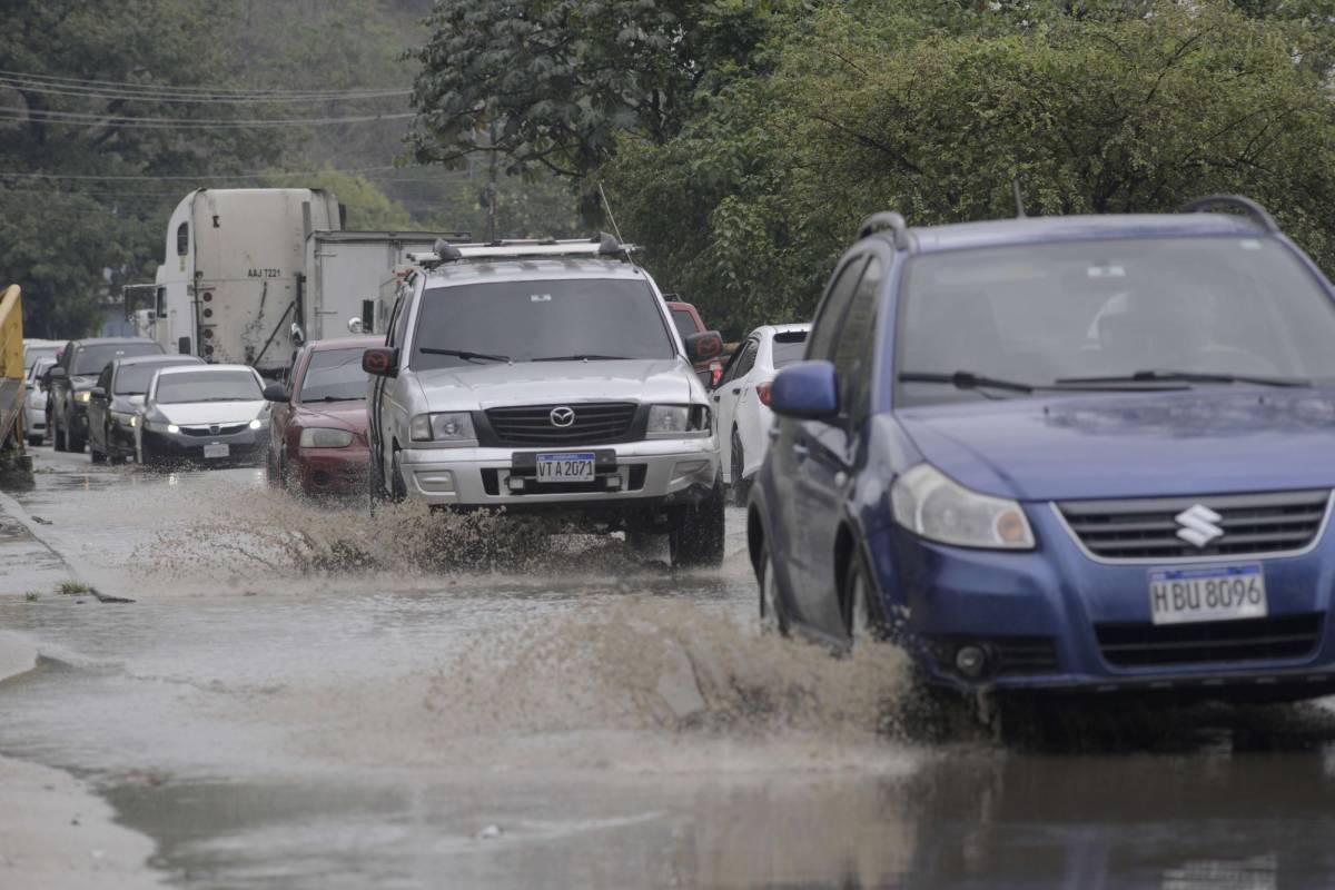 Los proyectos de pavimentación que se licitan incluyen sistema de agua pluvial para proteger.