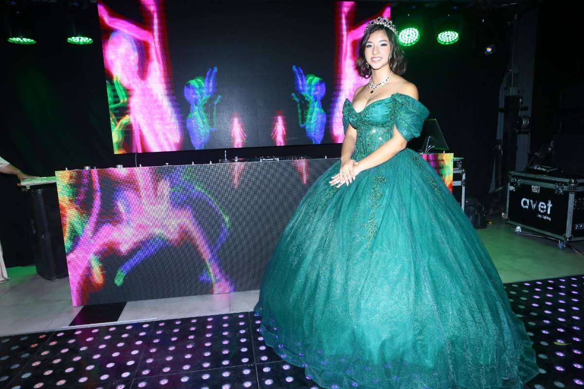 Sophia Cuéllar celebra sus quinceaños