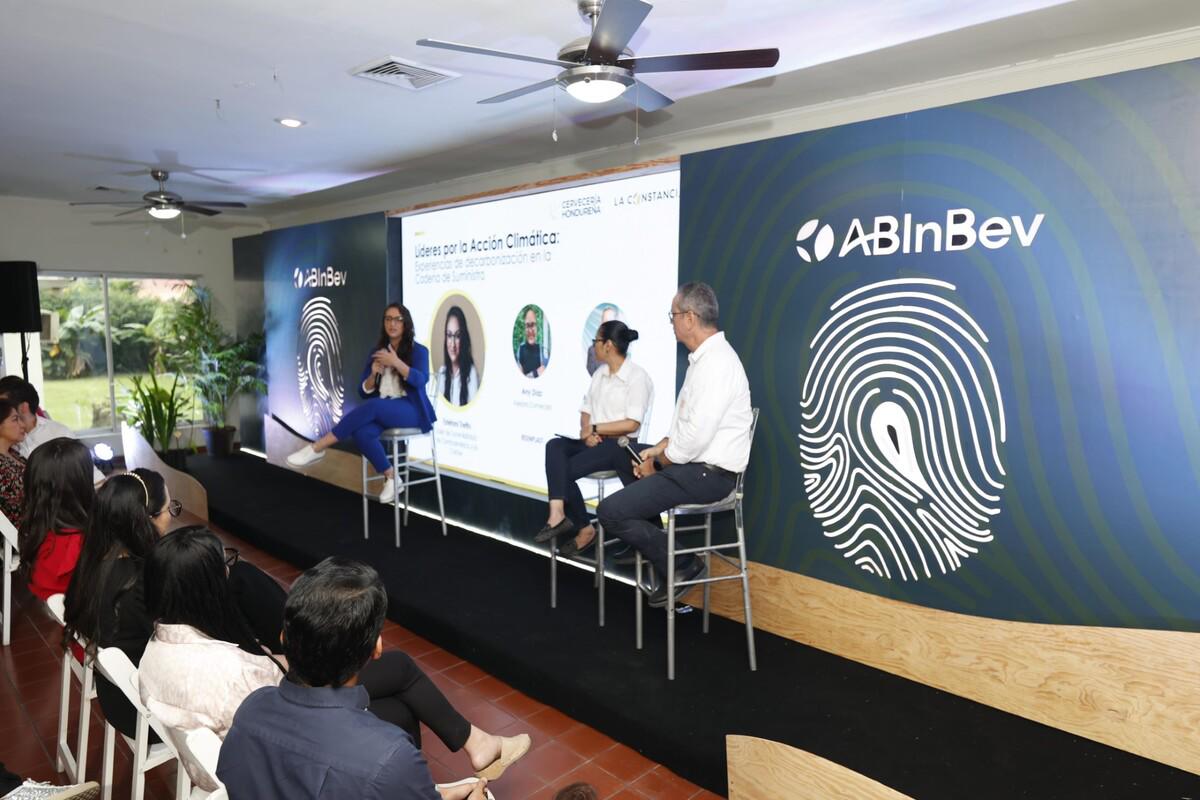 En el evento se destacaron sus programas y proyectos ambientales, entre estos el programa de reciclaje “Hagámosla Circular”,