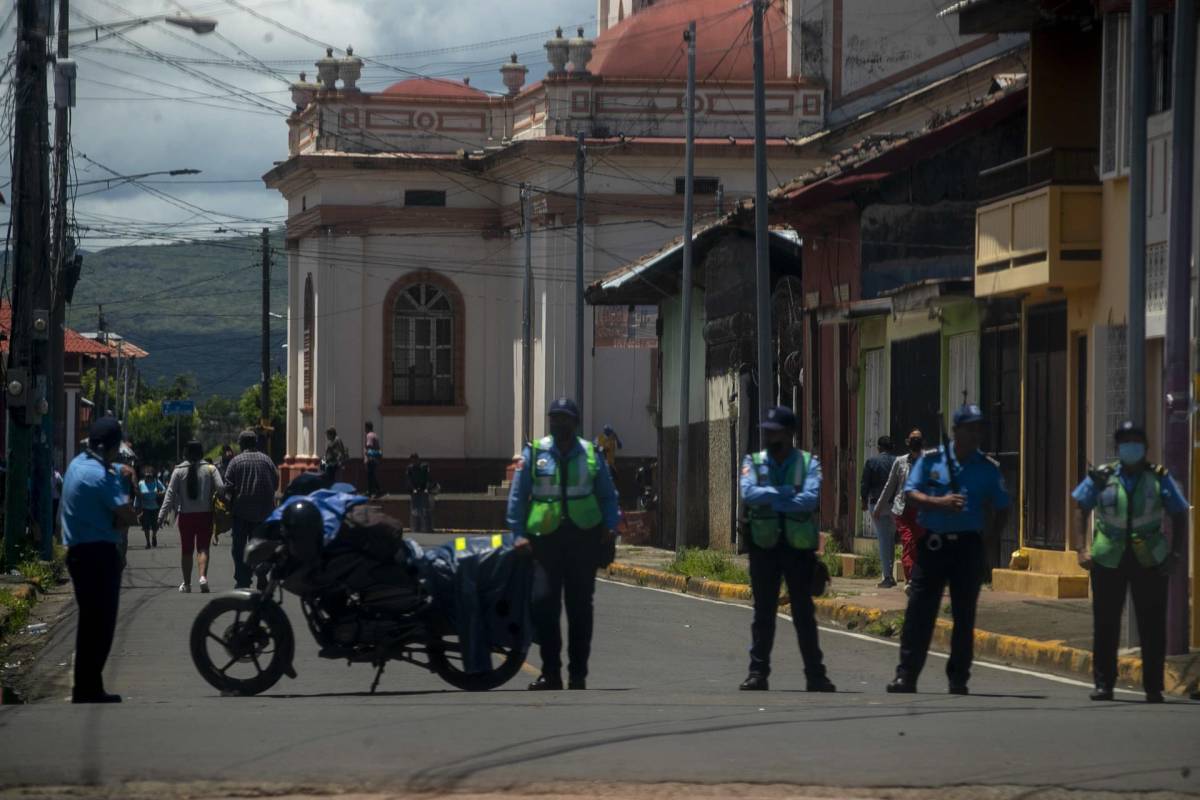 La policía de Nicaragua impidió celebrar una procesión en Masaya.