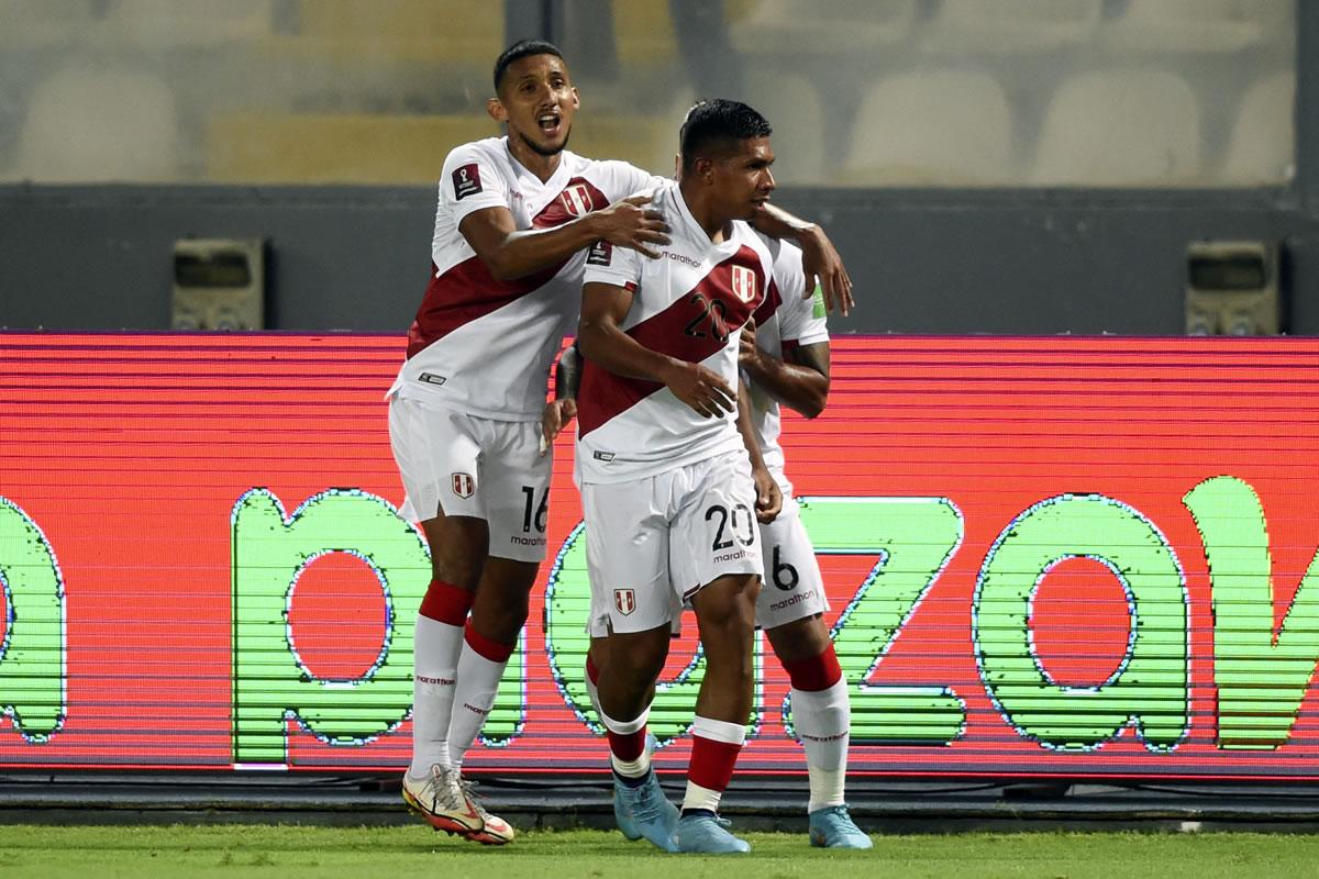 Edison Flores le dio el empate a Perú.