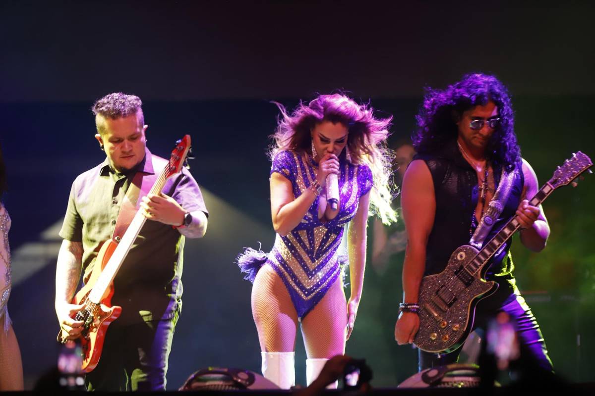 Ninel Conde encendió el Campo AGAS con su “Bombón Asesino”