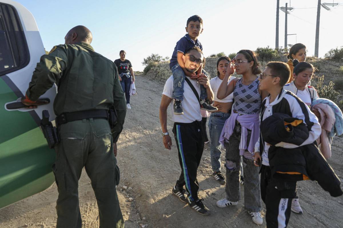 EUU reanudará deportación de migrantes a Venezuela