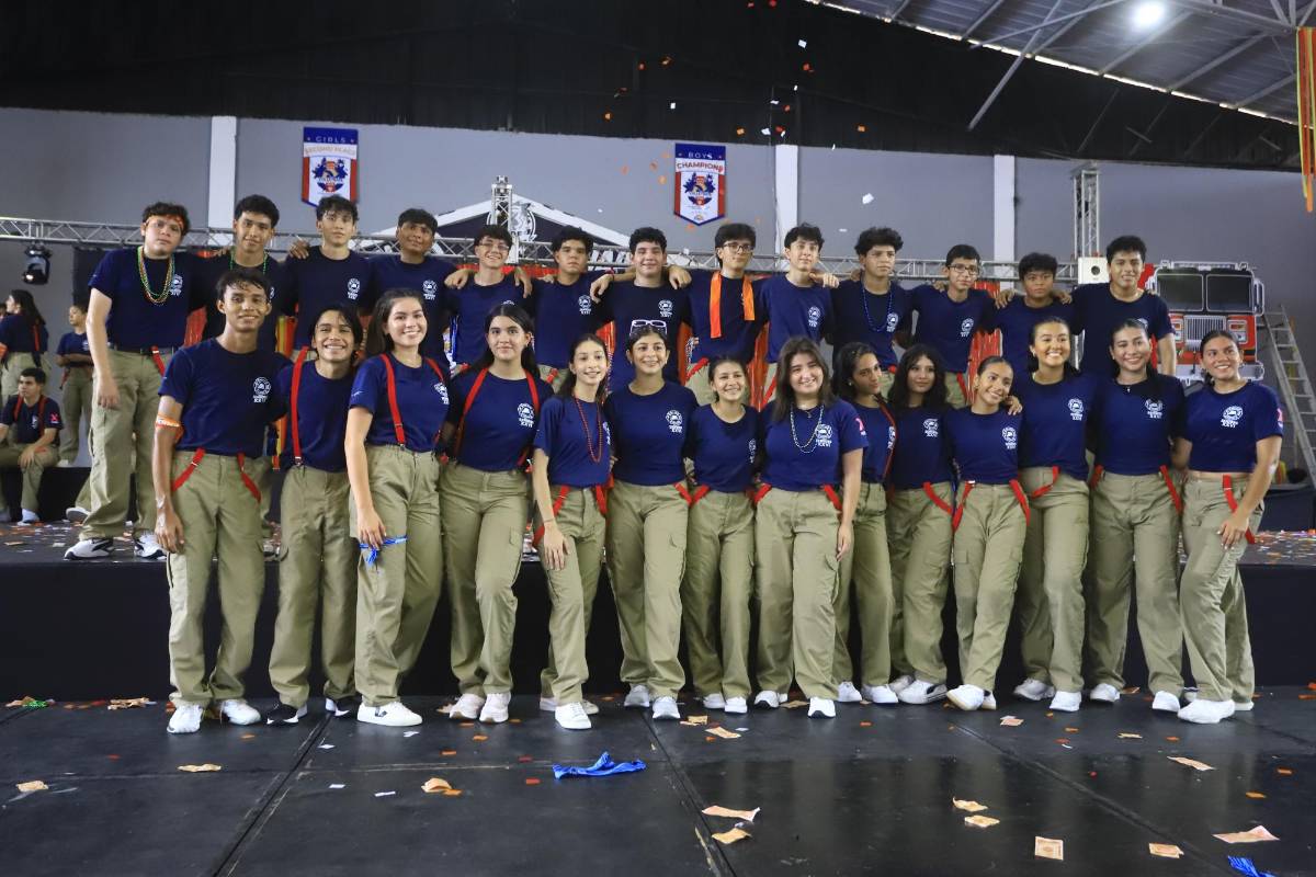 Seniors 2026 de la Freedom High School celebran su entrada triunfal