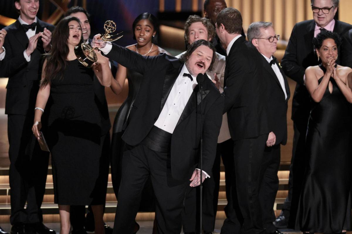 “Succession”, “The Bear” y “Bronca” arrasan en una nostálgica noche de Emmy