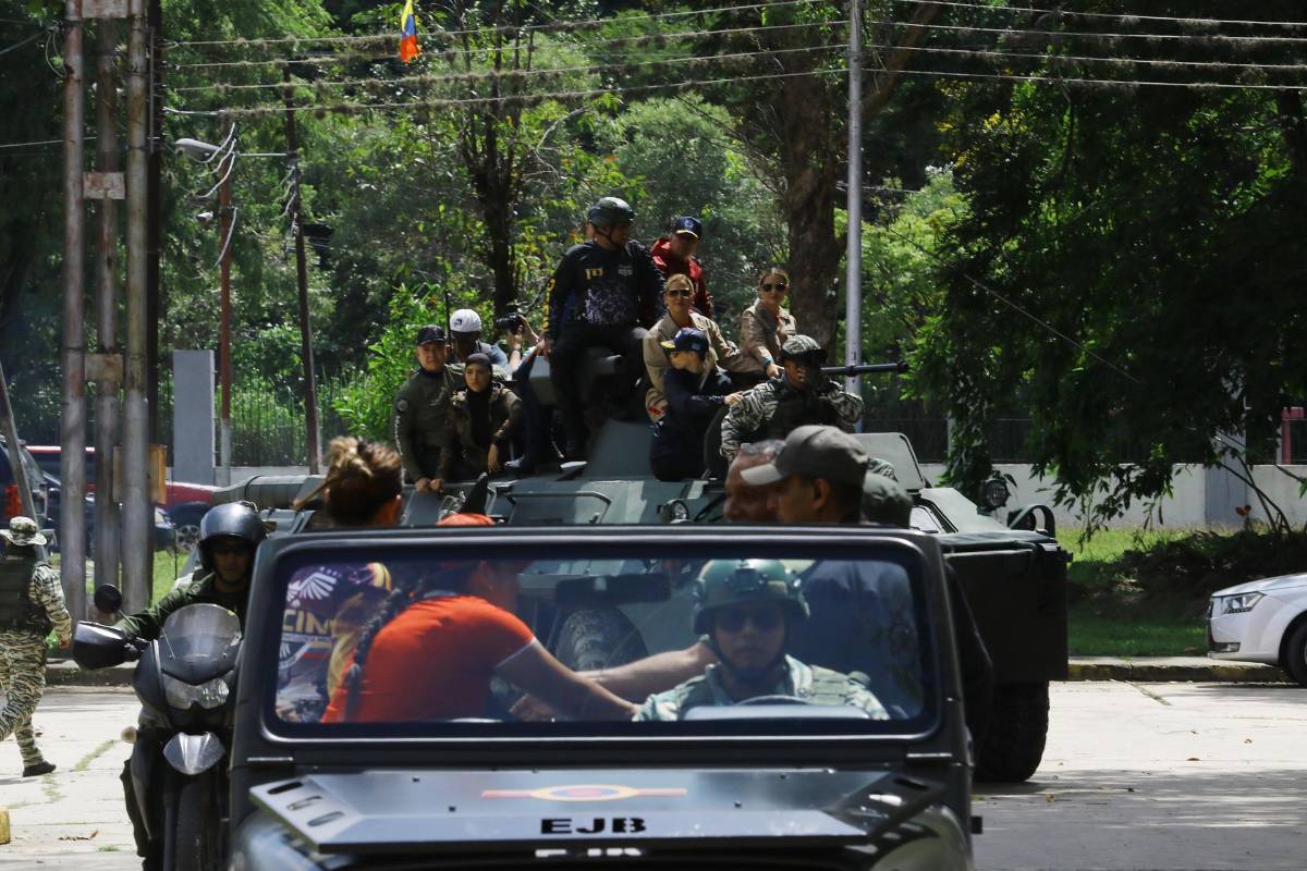 Maduro despliega sus milicias en Venezuela y avanza en entrenamiento militar