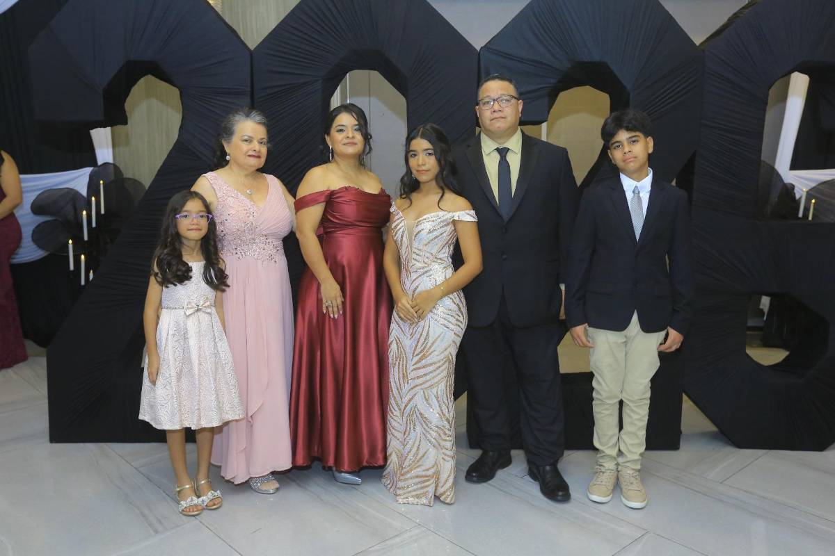 Una noche inolvidable para los 22 seniors de Big Step Institute