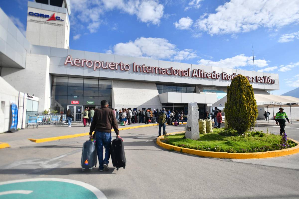Perú reanuda operaciones en aeropuertos tras protestas