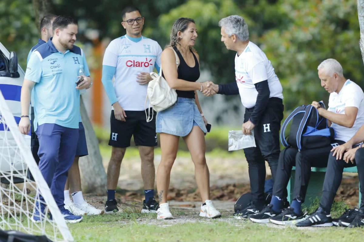Selección de Honduras con nuevos legionarios, gesto de Palma e invitada especial