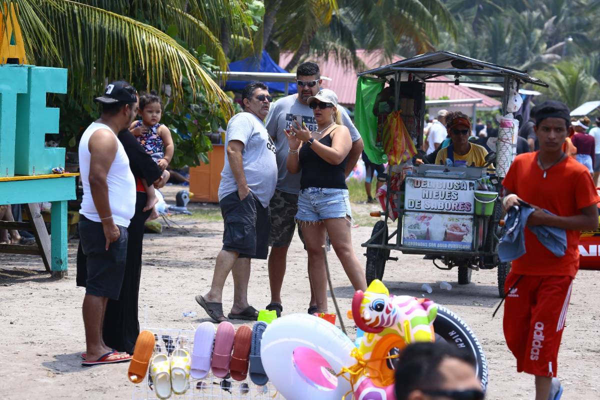 Puerto Cortés y Omoa reciben varios miles de veraneantes
