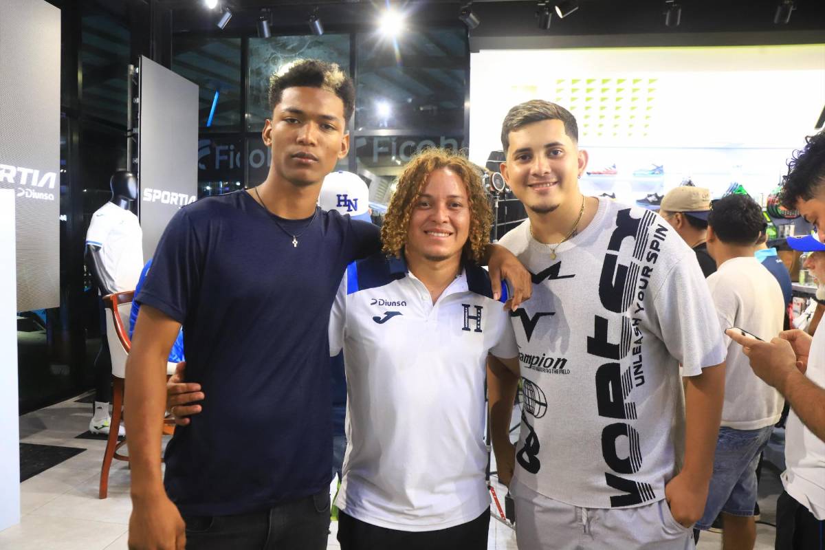 La selección de Tiktokers disfruta cóctel previo a la Gran Revancha