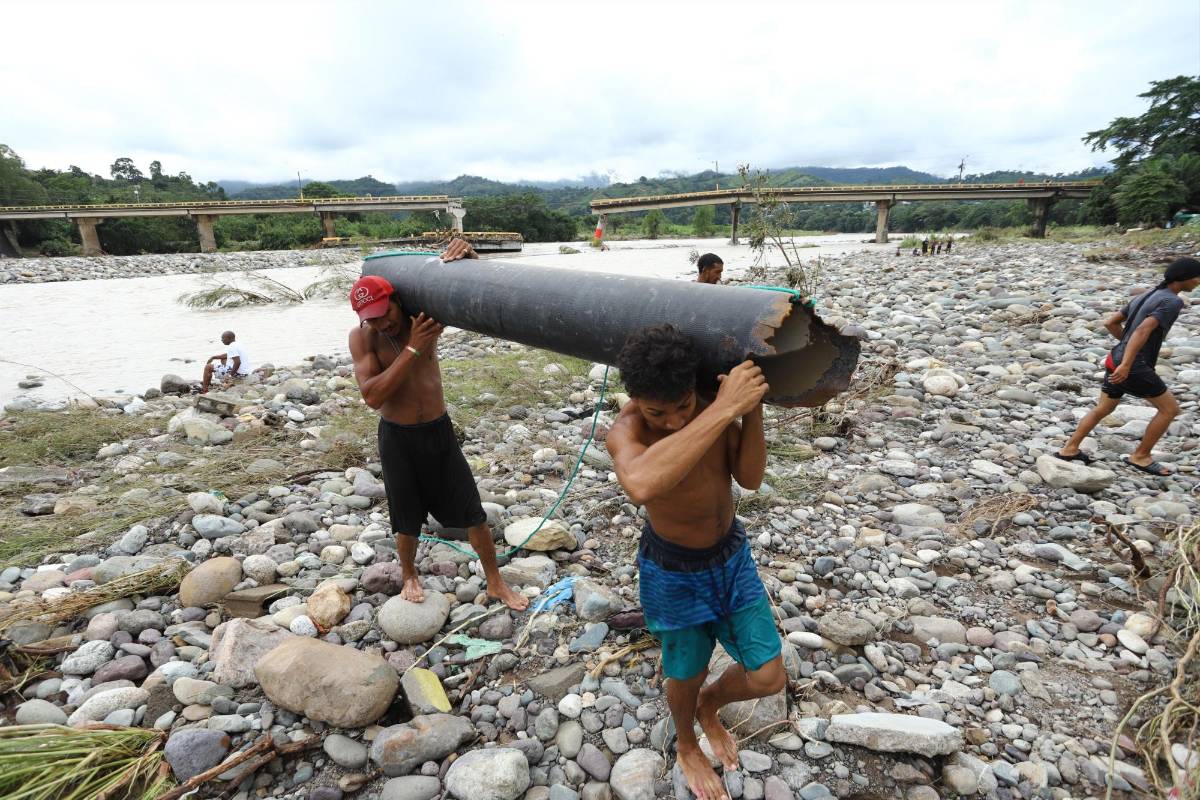 Infernal tráfico por caída del puente Saopín