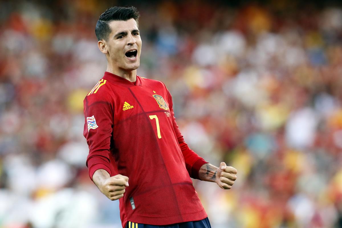 Álvaro Morata celebrando su gol que abrió el marcador en el partido para España.