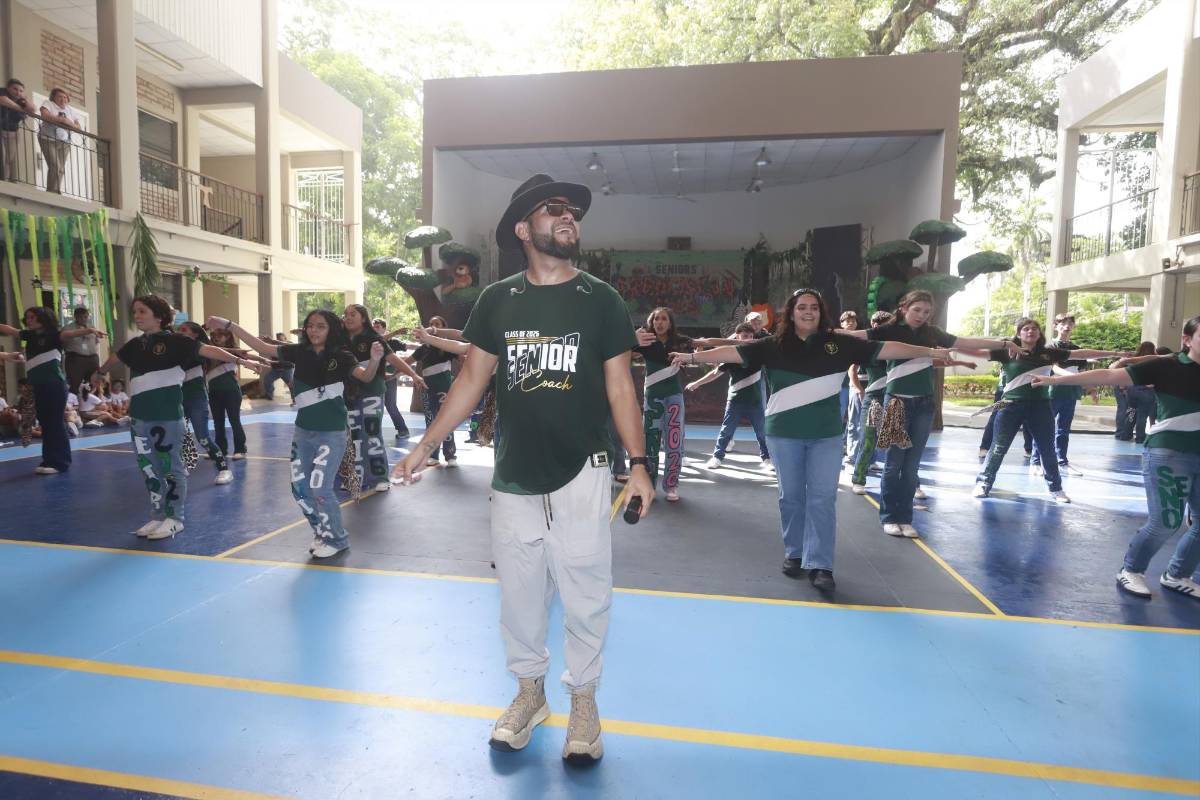 FOTOS: Seniors 2026 de la Franciscan School celebran su entrada triunfal