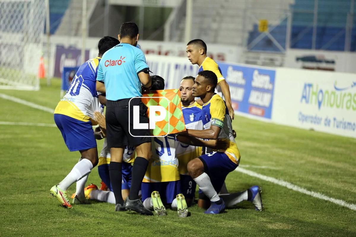 La celebración de los jugadores del Honduras Progreso tras el gol de Aldo Fajardo.