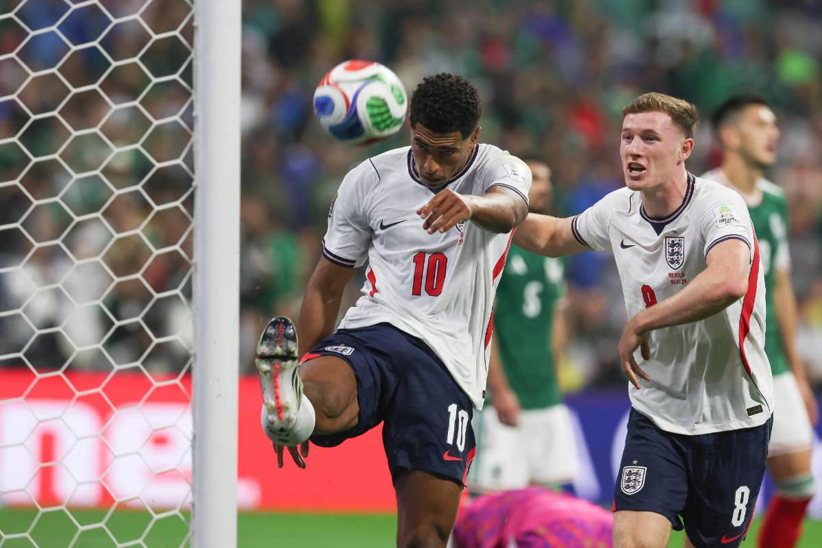 Hombre armado irrumpe concentración de Inglaterra en pleno Mundial: Así terminó el susto