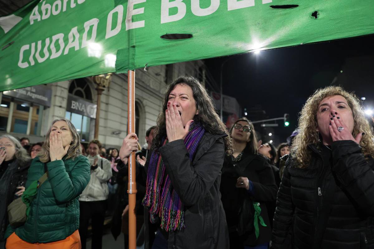 Quiénes son las víctimas del triple feminicidio transmitido en vivo que sacude a Argentina