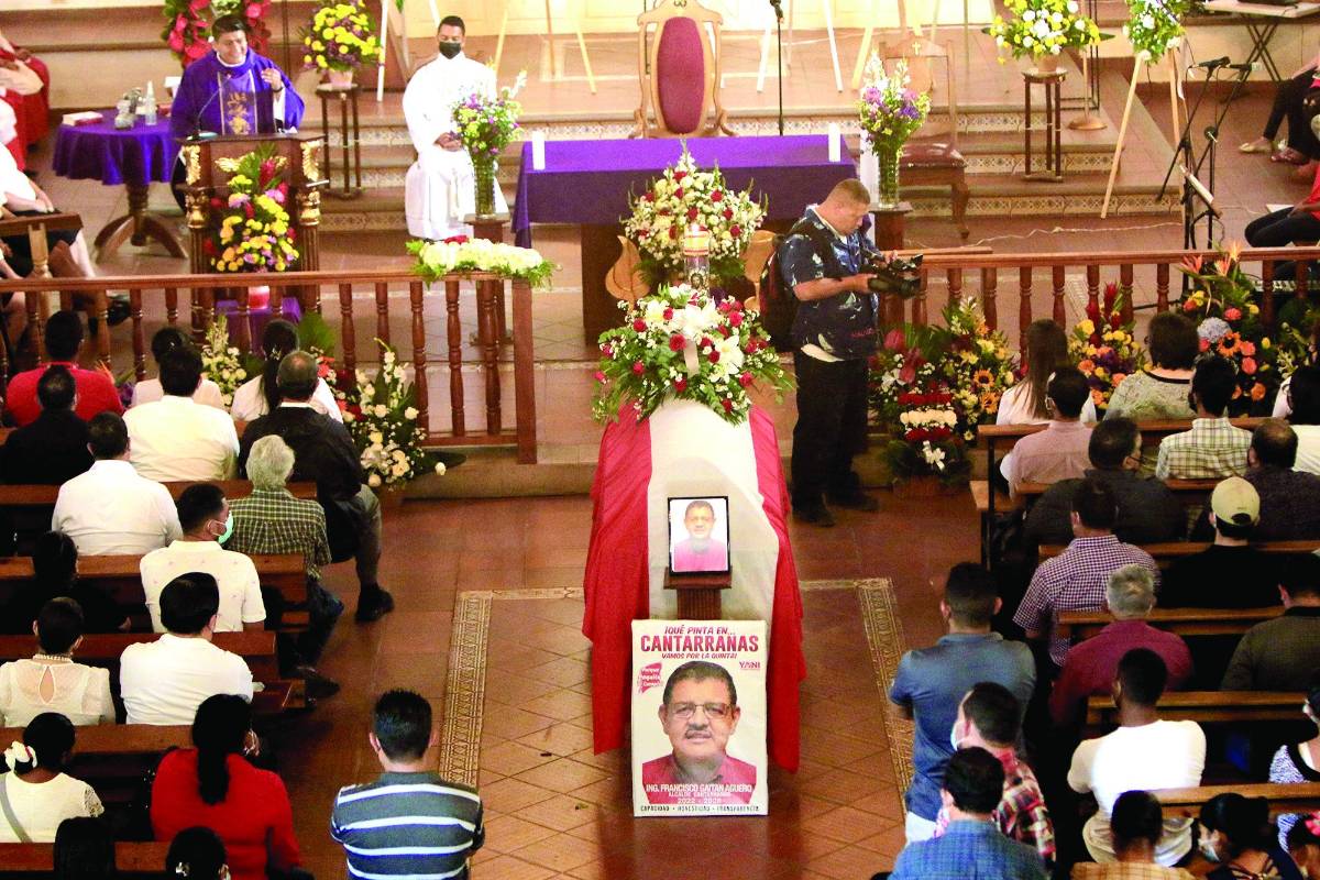 El edil de Cantarranas fue despedido por los pobladores, entre lágrimas y dolor.