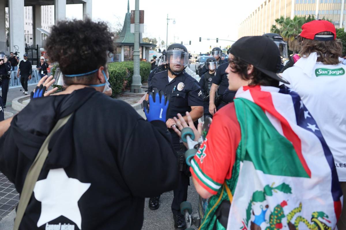 Cientos salen a la calle en Texas para apoyar las protestas de Los Ángeles