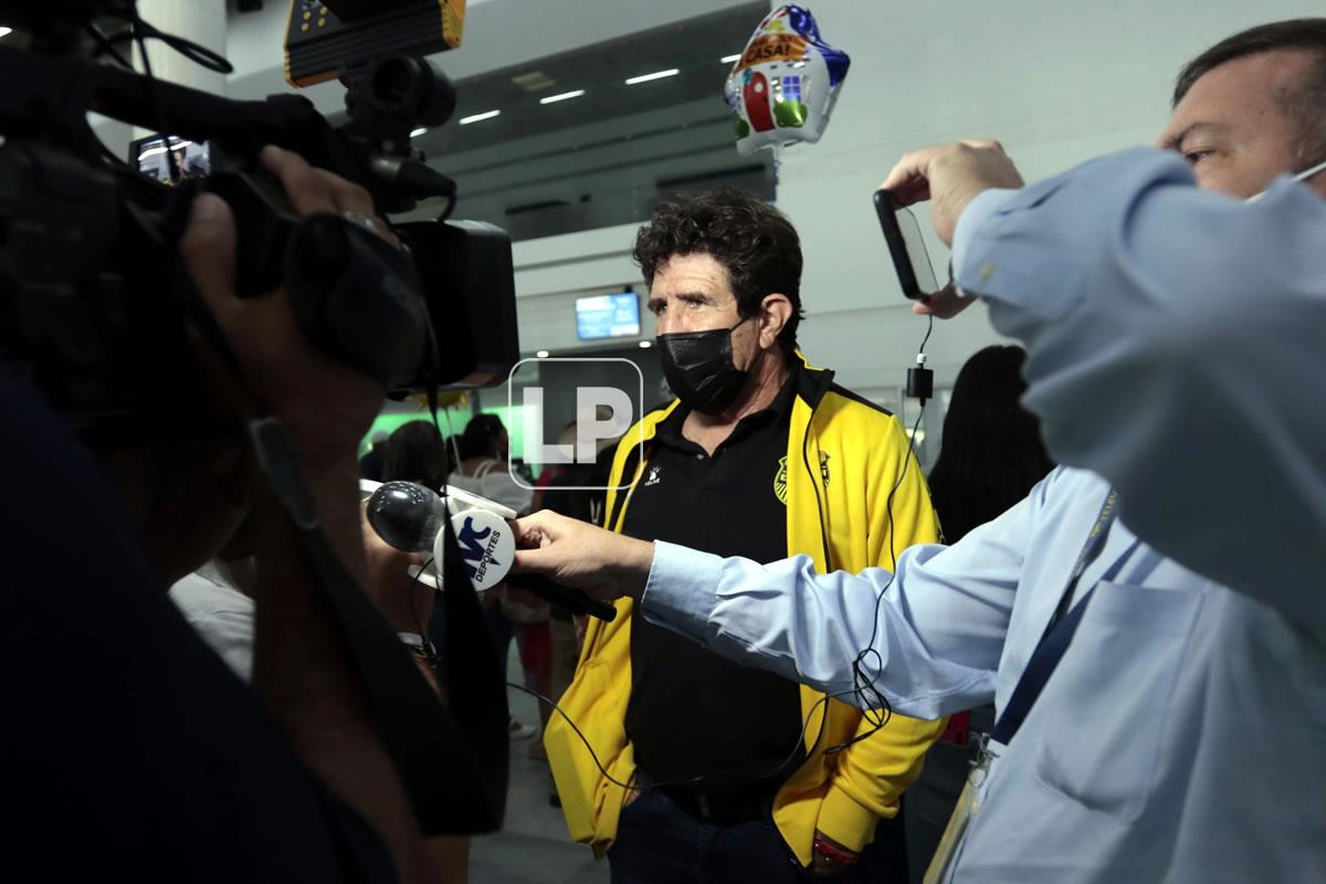 Héctor Vargas atendió a los medios de comunicación al retorno del Real España al país.