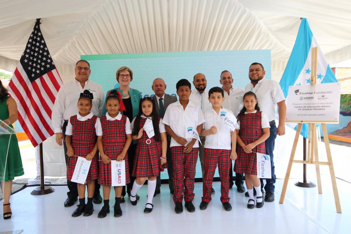 Alianza tripartita en la inauguración del primer centro educativo remodelado, un proyecto que contribuye a una educación inclusiva y de calidad que genera desarrollo en el país.