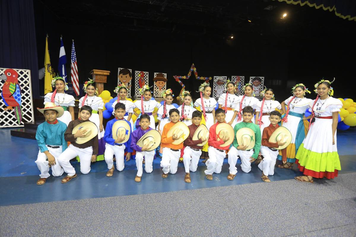 EIS celebra la cuarta edición del Encuentro Cultural de Danzas