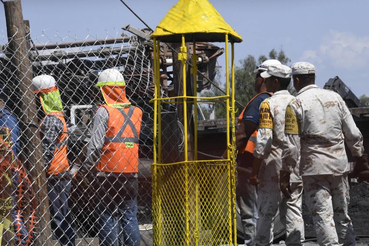 Cautela ante ingreso de buzos a mina con 10 obreros atrapados en México