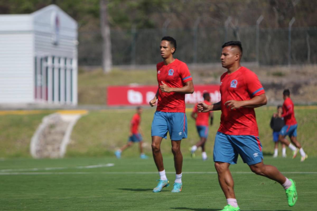 Yan Maciel durante el entrenamiento de Olimpia este viernes.