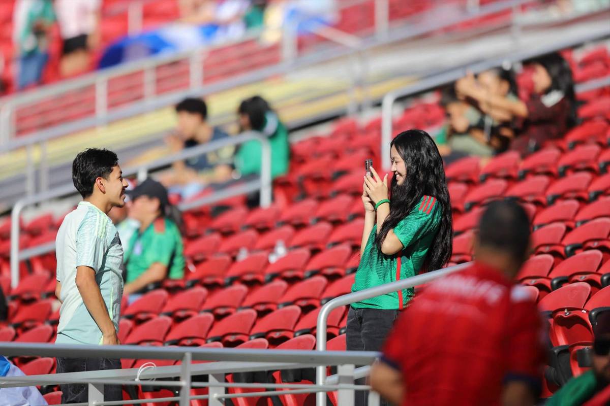 La Megan Fox catracha cautiva y lindas chicas en México vs Honduras