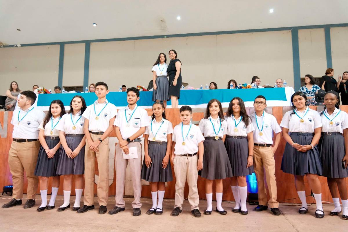 Reconocen excelencia académica del JTR