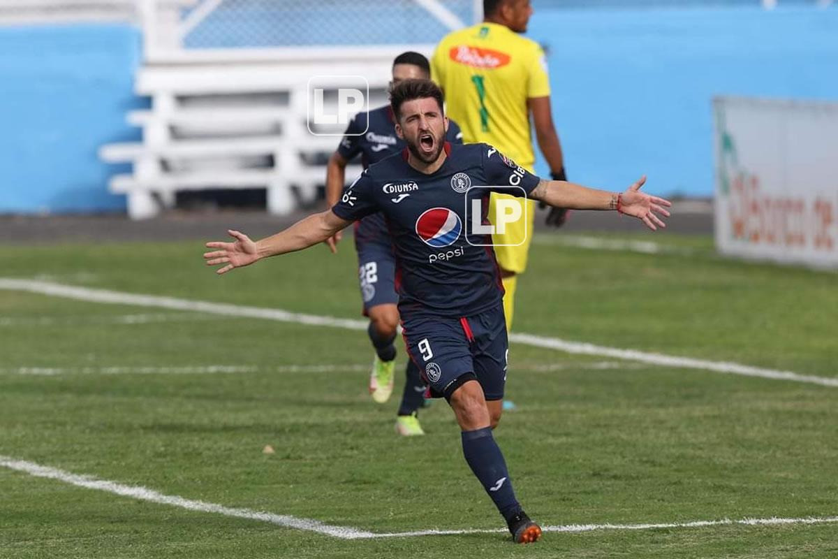 Franco Olego gritando su gol que abrió el camino del triunfo de Motagua sobre Platense.