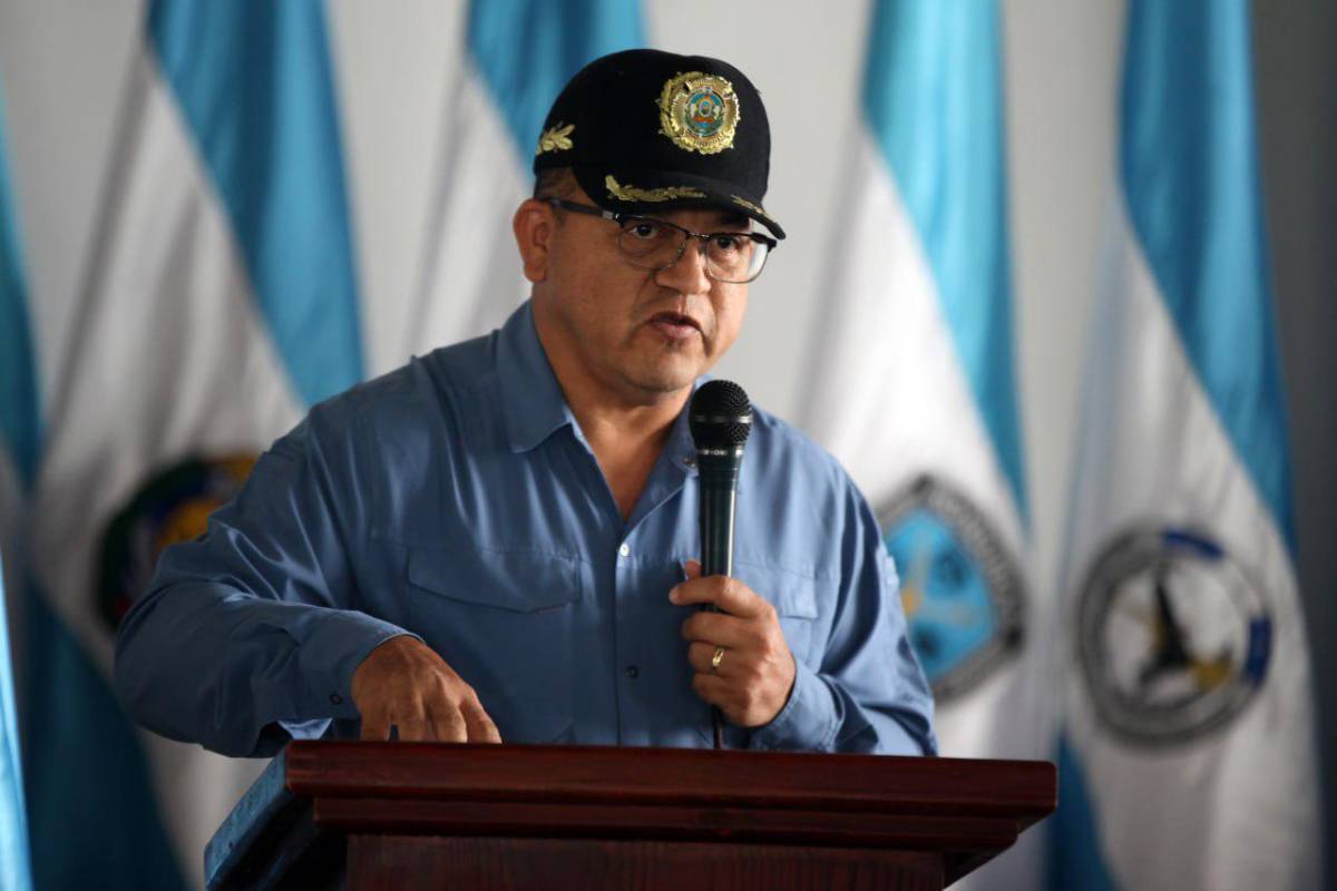 Bañadas en oro: el poderoso armamento decomisado por Honduras