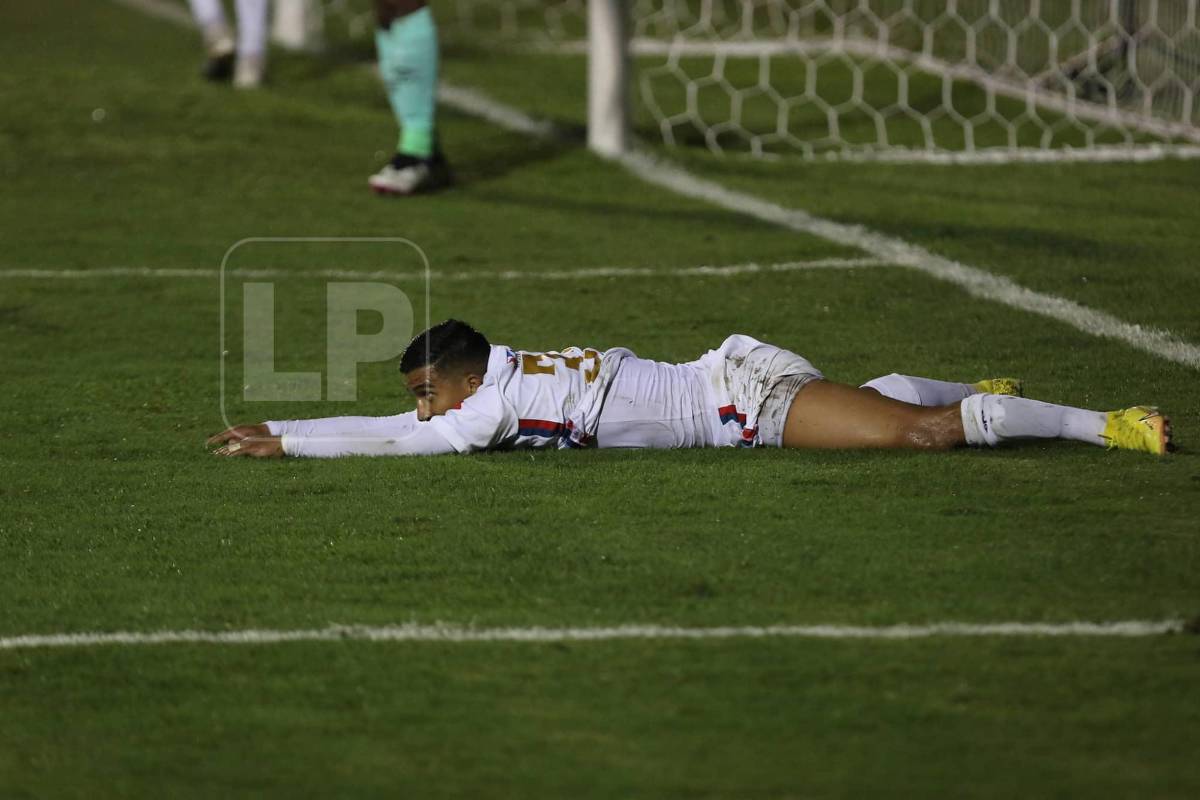 Michaell Chirinos fue titular pero no tuvo el mejor de los juegos.