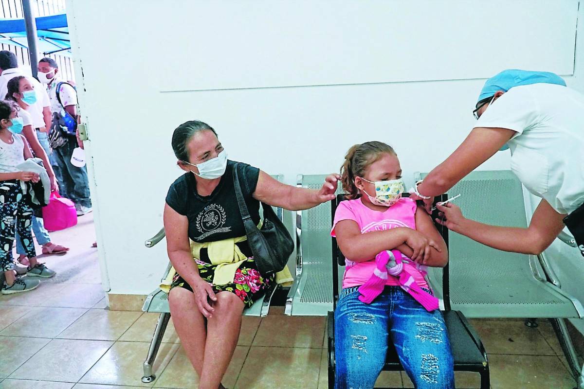 Continúan brigadas de vacunación en colonias de SPS