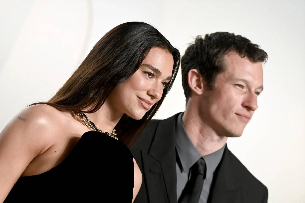 Callum Turner lloró durante su boda civil con Dua Lipa