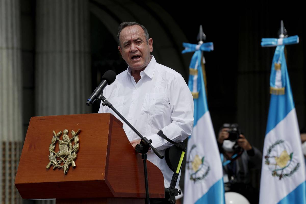 Presidente de Guatemala denuncia que Estados Unidos tiene planes de derrocarlo