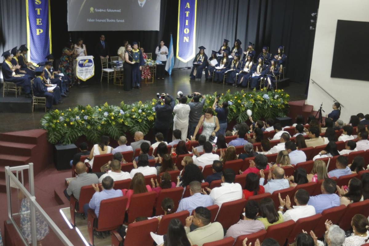 Emotiva graduación de la Clase 2025 del Instituto Big Step