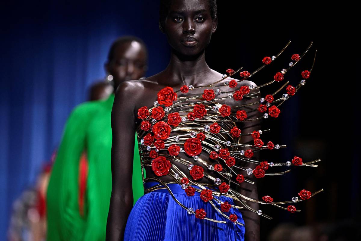 Balmain triunfa en pasarela de París tras robo de su colección