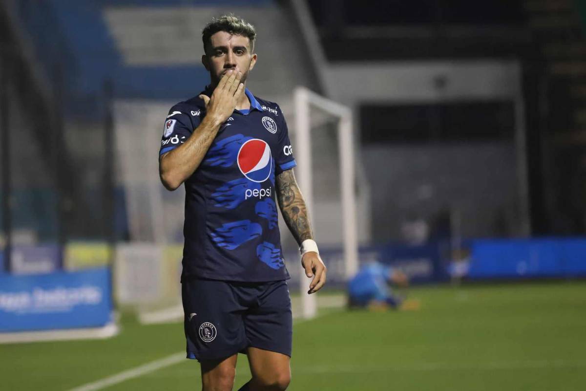 Auzmendi fue la figura en el Motagua vs Real Sociedad al marcar un hat-trick.