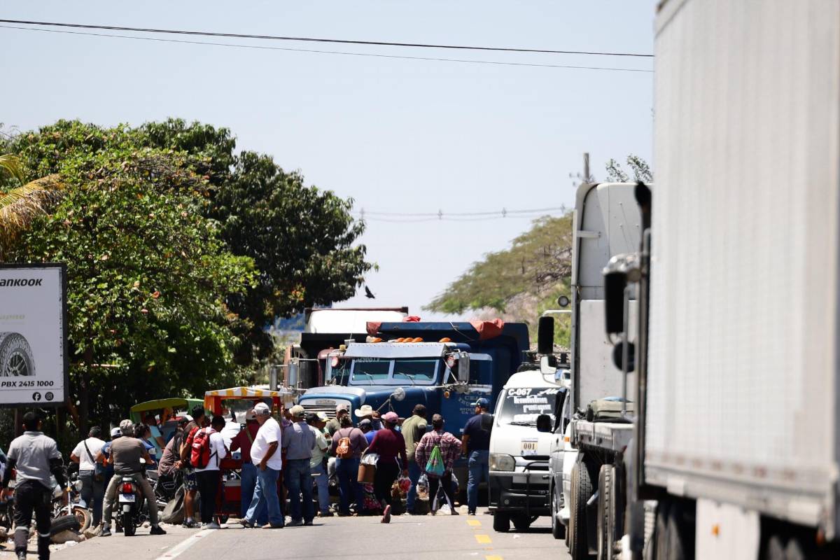 Caos en Guatemala por bloqueos en carreteras en protestas
