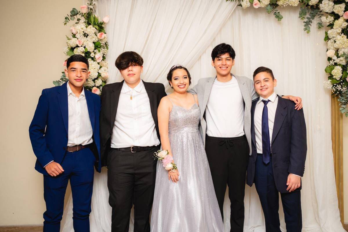 Júbilo y fiesta por los 15 años de Isabella Cáceres